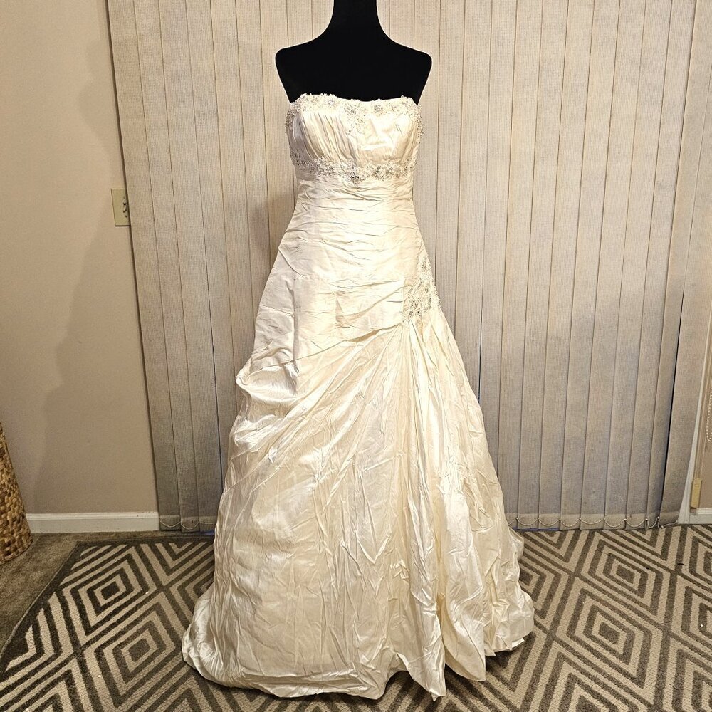 Anjolique Ivory Strapless‎ Wedding Dress 12